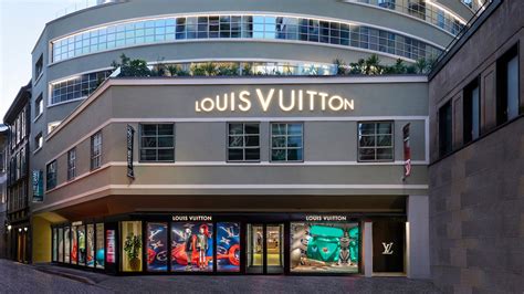 louis vuitton milano montenapoleone|louis vuitton europe.